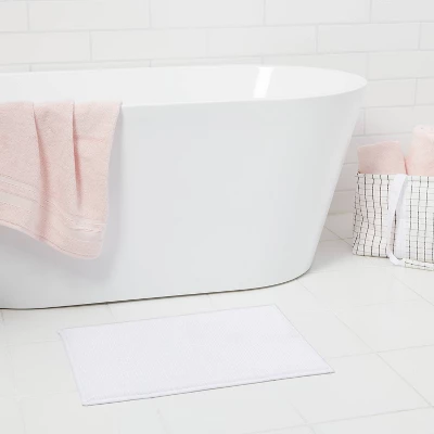 Everyday Chenille Bath Rug - Room Essentials™